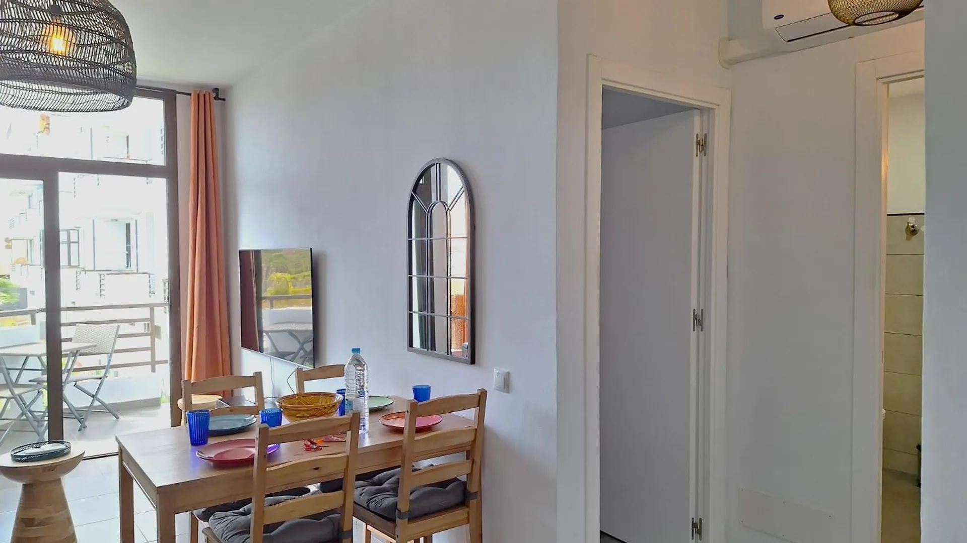 Stylish 2-Bedroom Apartment Yumbo 마스팔로마스